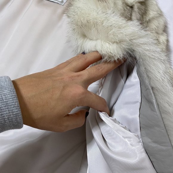 Saga Fox Fur Coat White Cream Gray - Picture 13 of 16